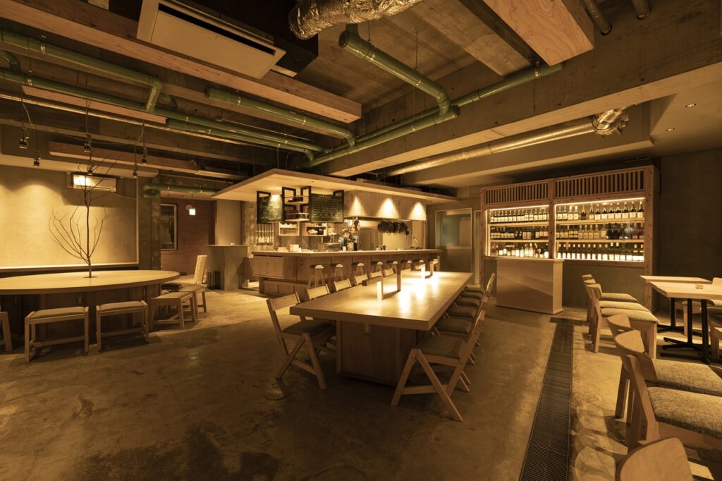 余市産ワインを楽しめるＬＯＯＰの店内