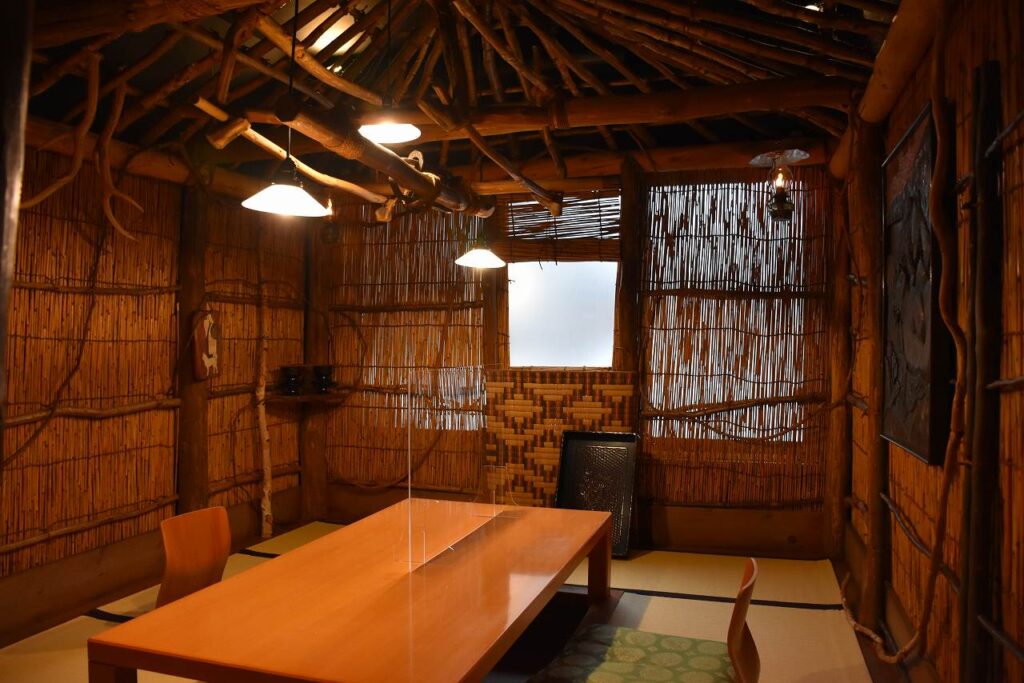 統家屋「チセ」を再現した部屋