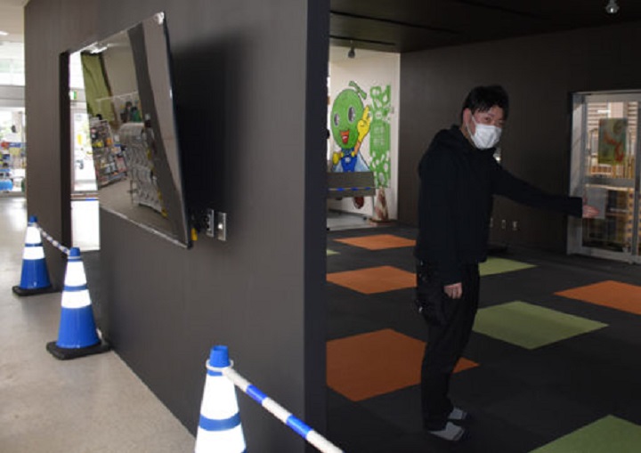 カーペットで高級感／大型画面で栽培ＰＲ＊道の駅　メロン売り場拡充＊夕張で改修完了＊市、出店者を募集