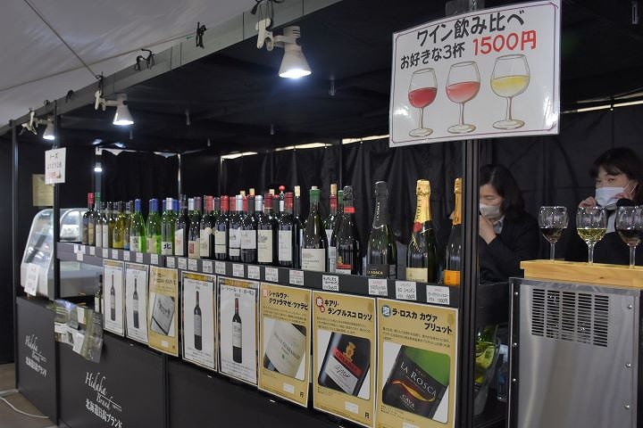 ずらりと並んだワイン