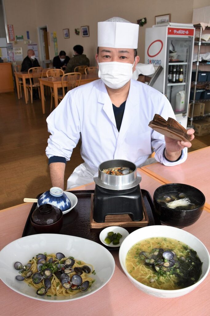 「てしお温泉夕映」のレストランの自信作メニューと勝俣真人料理長