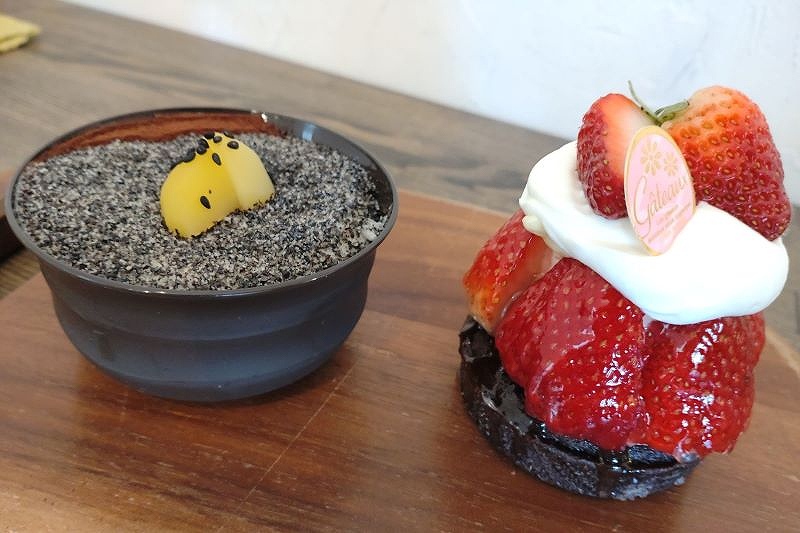 洋菓子専門店一糸の黒胡麻ティラミスと苺タルト