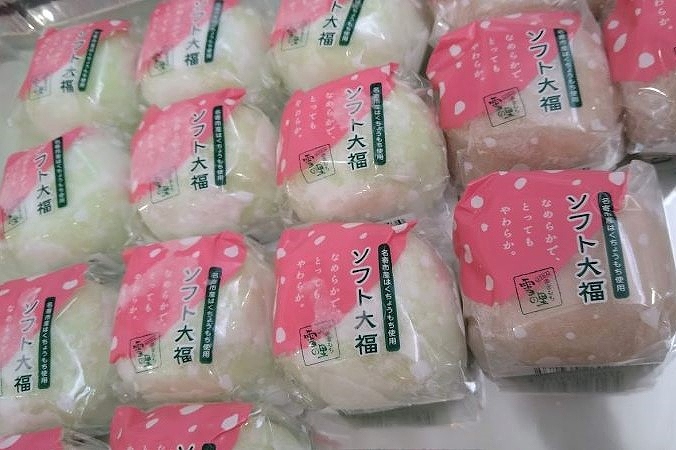 道の駅で販売されている１９種類の味が楽しめる「ソフト大福」
