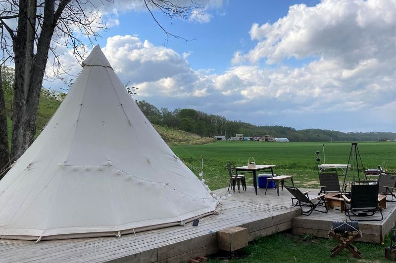 グランピングができるめむろ新嵐山スカイパークのテントなどの設備