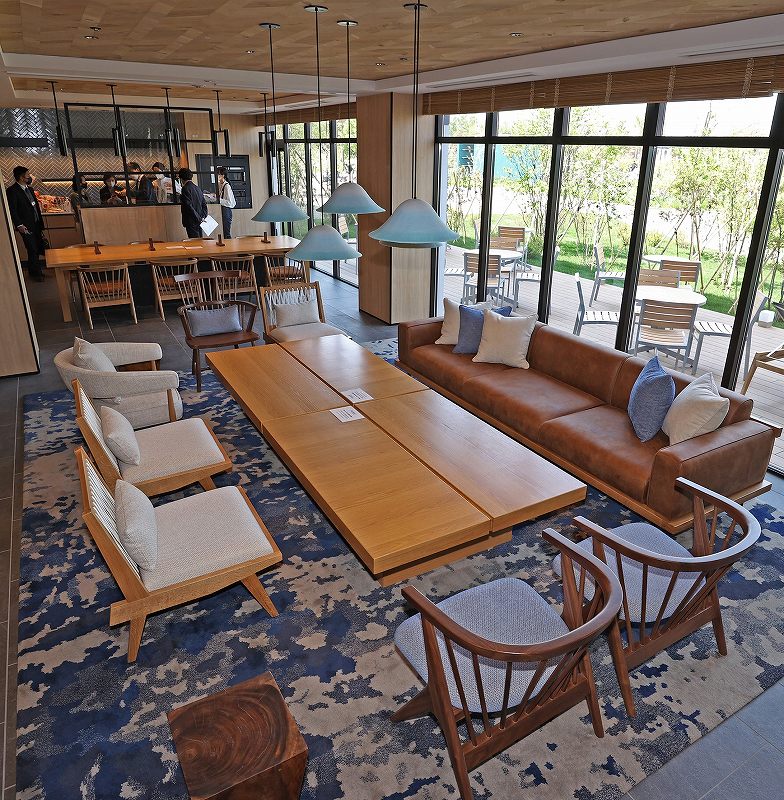 ホテル「フェアフィールド・バイ・マリオット・北海道えにわ」のロビーラウンジ