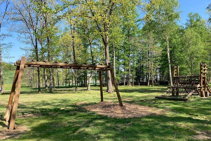 めむろ新嵐山スカイパークのアクティビティ「わんぱく広場」の遊具