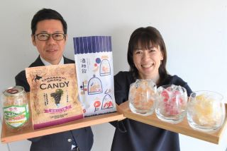知床こんぶ醬油、池田産ブドウ…北見・永田製飴がコラボ＊道内の美味　アメに練り込み＊「地域ＰＲにつなげたい」