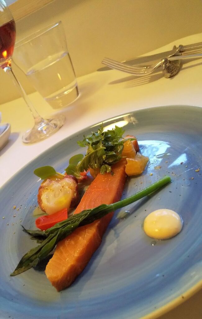 サクラマスのスモークとタコとハッサクのマリネ