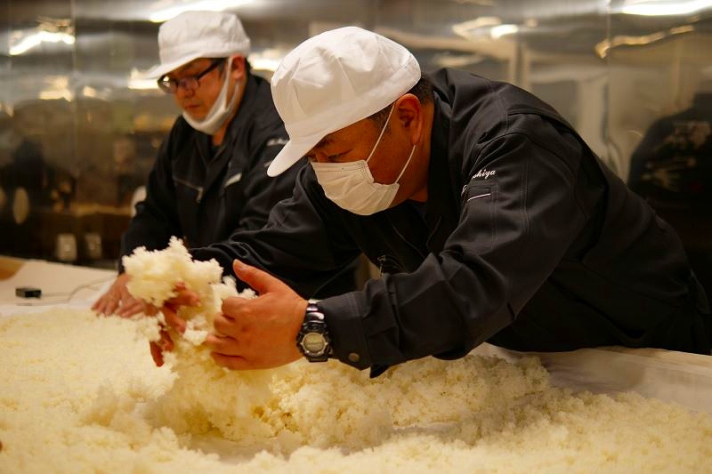 出店する七飯町の箱館醸蔵でのこうじ造りの様子