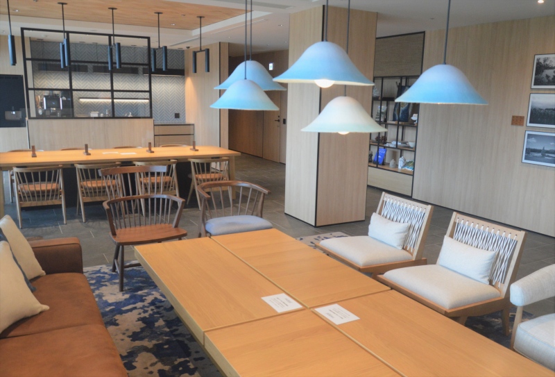 ホテル「フェアフィールド・バイ・マリオット北海道南富良野」の
ロビーラウンジ