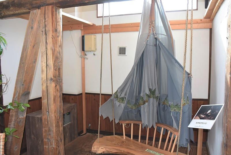 映画で使われたセットも飾られている宝水ワイナリーの２階