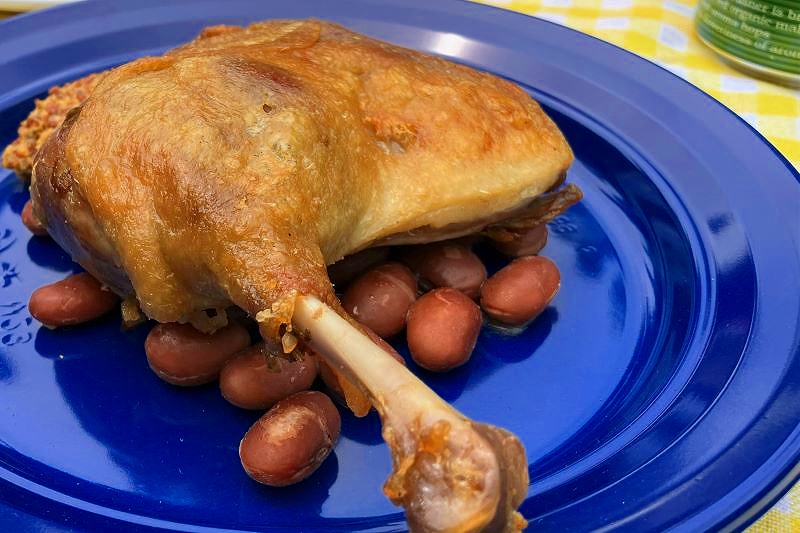 マルシェに出店する札幌の老舗フランス料理店「ル・ジャンティオム」の「滝川産鴨の腿肉のコンフィ」