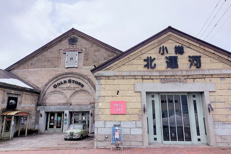 ＰＲＥＳＳ　ＣＡＦÉの外観