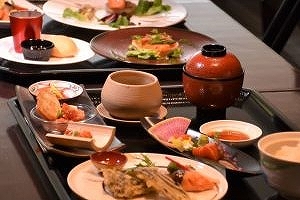 〈山﨑編集長☆発〉脂のりのり今が旬！北海道二海サーモンフェア　札幌・ポールスターで６月末まで