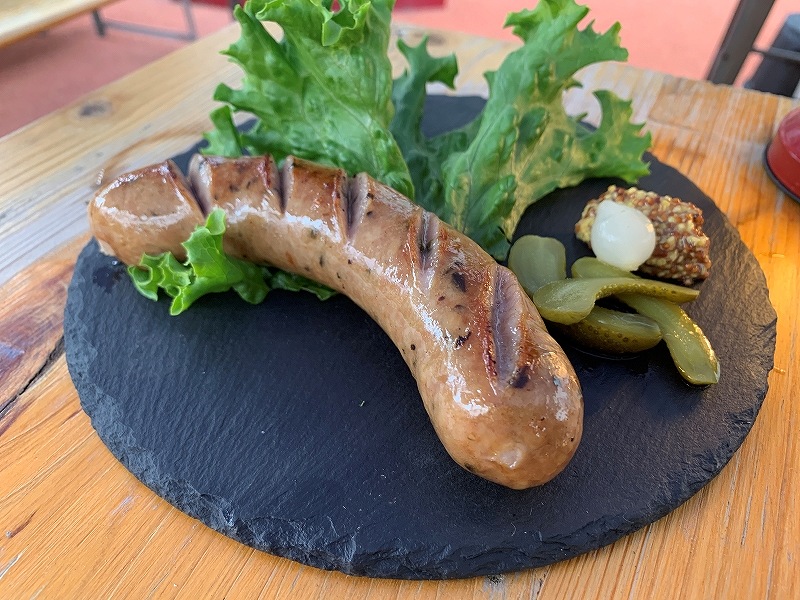 タップルームビアコタンが提供しているビールソーセージ