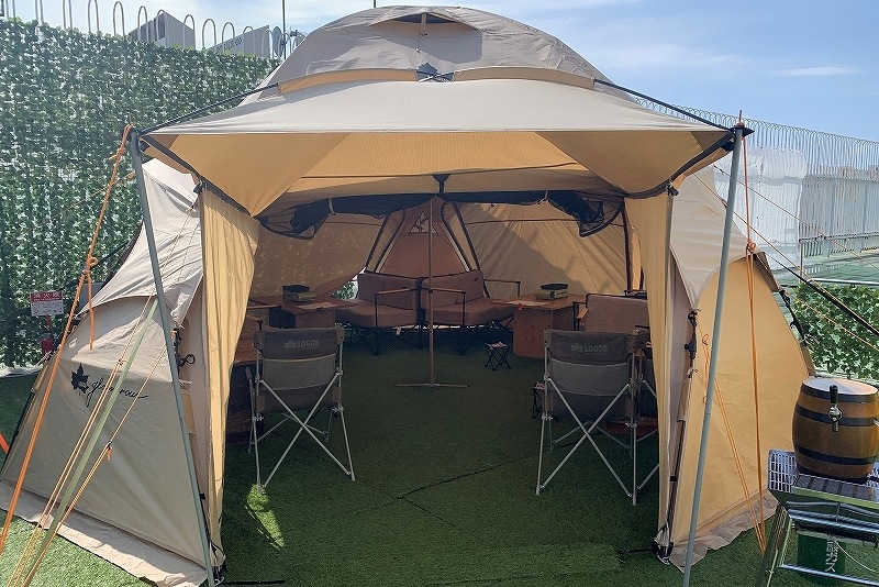 さっぽろ東急百貨店の屋上テラスビアガーデンに設置されている大型テント