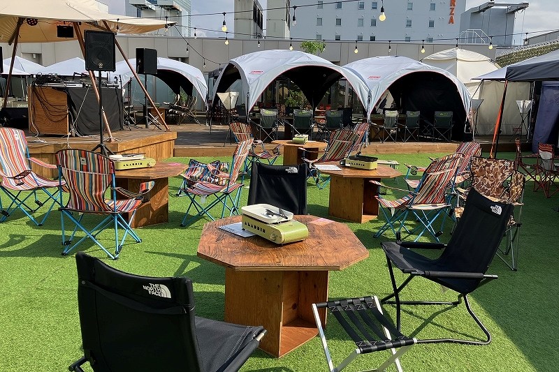 フェス会場のようなさっぽろ東急百貨店の屋上テラスルーフトップビアガーデン