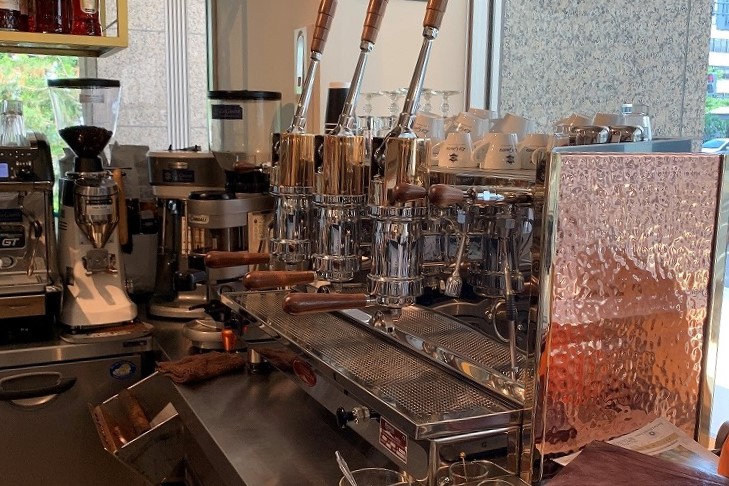 ラ・ジョストラ ピッツェリア エ バールのイタリアBosco製のエスプレッソマシン