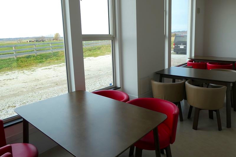 天塩町サラキシの「宇野牧場」にある飲食スペース