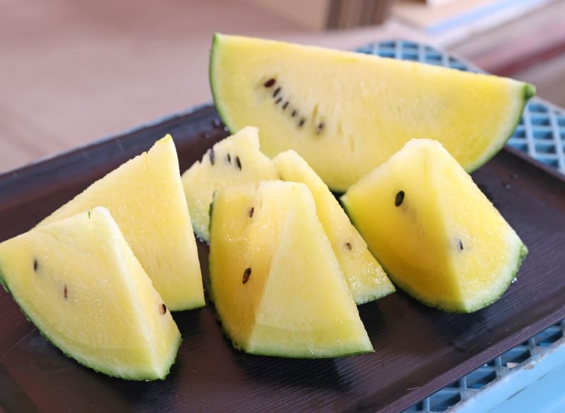 最も甘い部分が均等になるよう切り分けたひまわりすいか