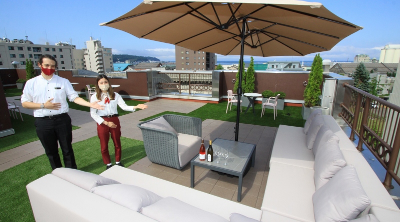 「アンワインド　ホテル＆バー小樽」が屋上に整備したオープンテラス