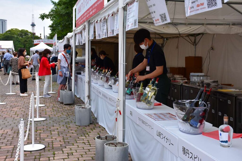 ワイナリーなどの連合ブース「北海道産ワイン・ジンコーナー」