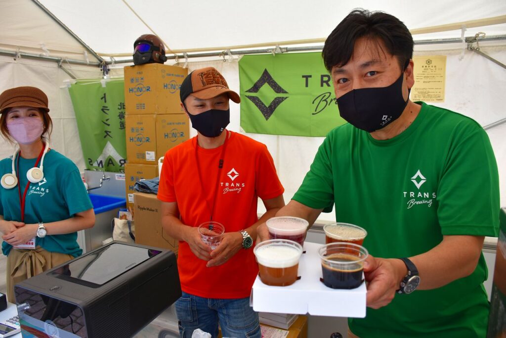 ビール４種お試しセットを提供するＴＲＡＮＳＢＲＥＷＩＮＧの出店者