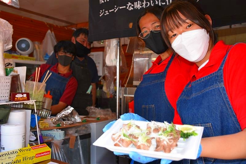 「牛たん・もつ　鈴の屋」のブース