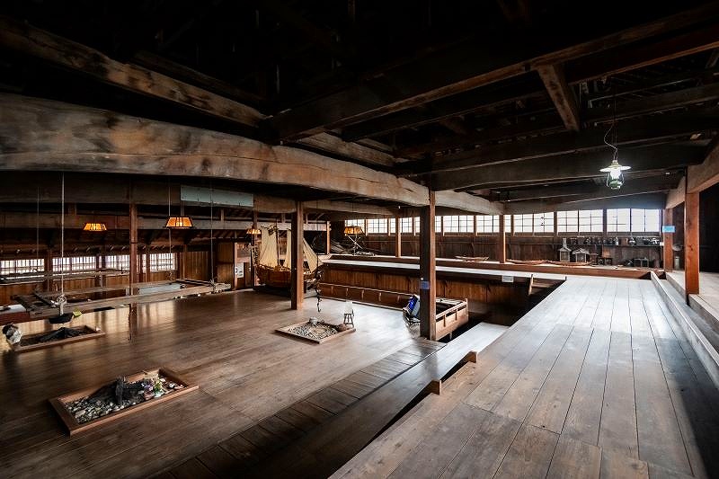 ニシン漁の繁栄を伝える、小平町にある旧花田家番屋の内部