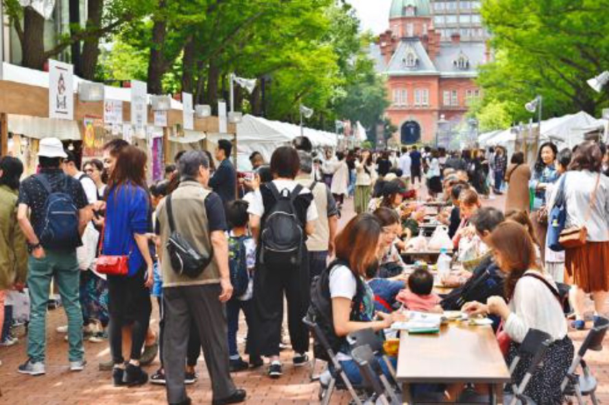 家族連れや仲間同士など多くの来場者が訪れた前回開催時の会場