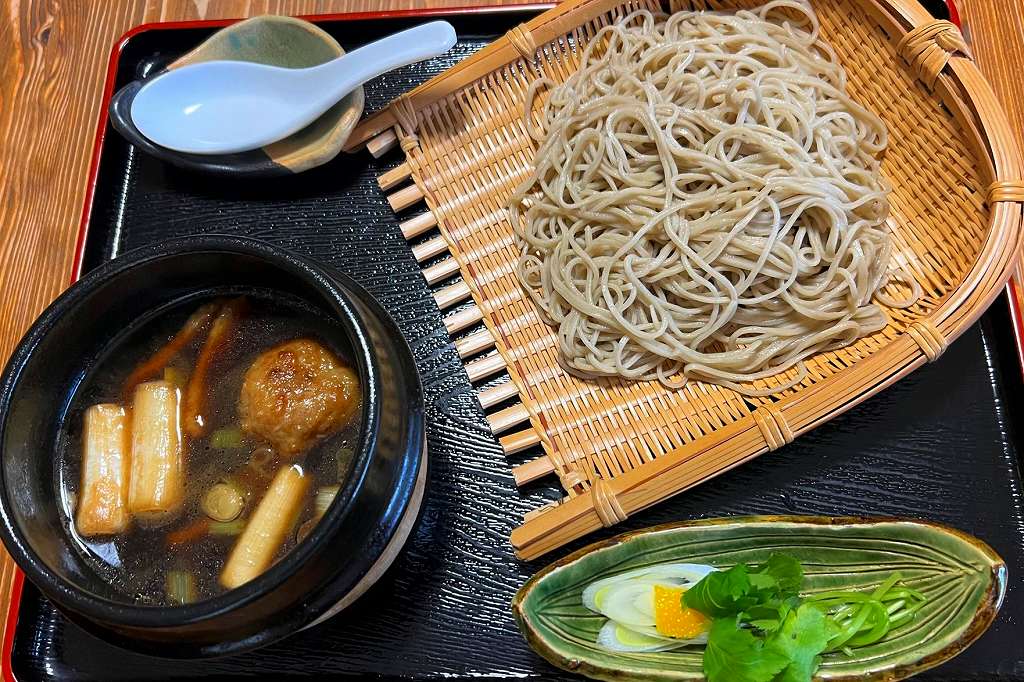 「手打ちそば　ささ藪」のオススメの１つ「鴨せいろ」