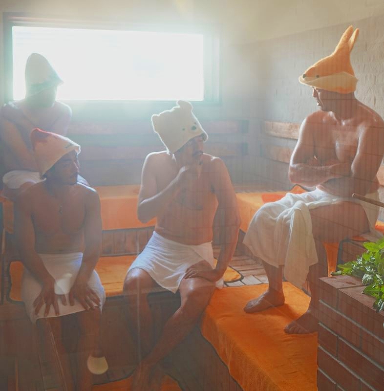 岬の湯のサウナを楽しむ参加者の男性