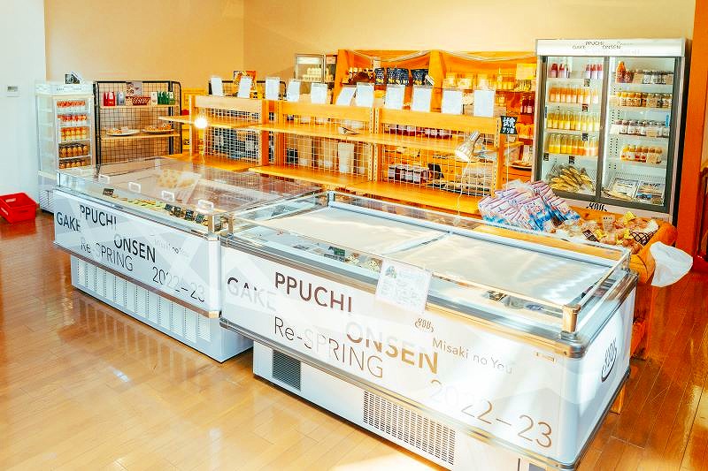 「岬の湯しゃこたん」のショップの様子