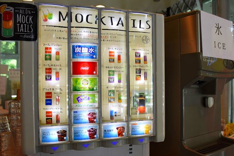 飲み放題となるドリンク類のサーバー