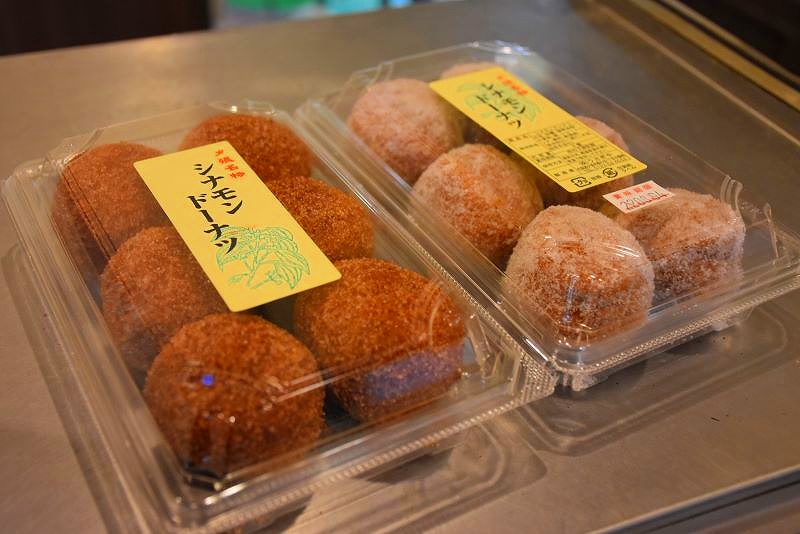 夕張名物のシナモンドーナツ