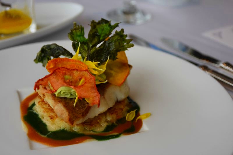 洞爺湖町フェアの洋食ランチ「本日のお魚のポワレ　財田米と洞爺湖町産野菜の焼きリゾットと洞爺湖町産野菜のフリットと共に」