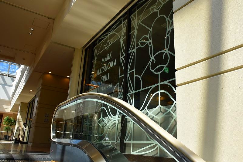 大丸札幌店８階レストラン街への上りエスカレーターの右手にあるマークマツオカグリル