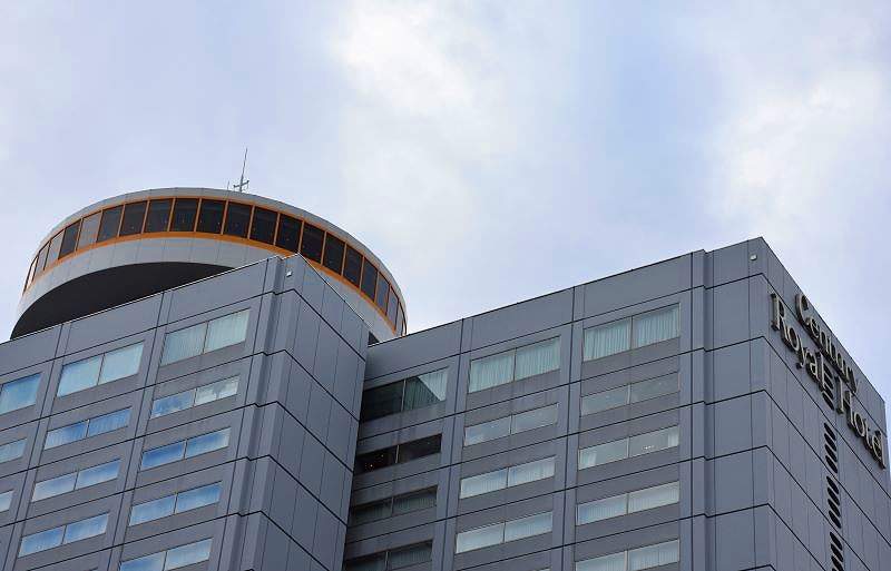 洞爺湖町フェアを開催しているセンチュリーロイヤルホテルの回転レストランの外観