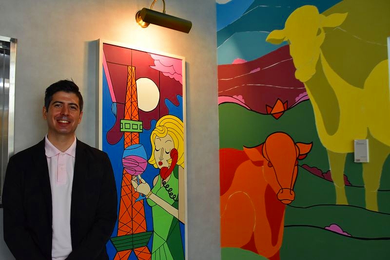 店舗の空間デザインと、それを手がけるポルトガル人アーティストのＭＡＲＵさん