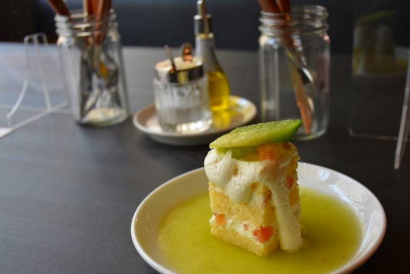 試食用のメロンのメルティケーキ