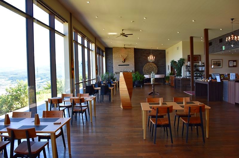 素敵な眺めと美味しい食事が楽しめるＮＩＫＩ　Ｈｉｌｌｓ　Ｗｉｎｅｒｙのレストラン