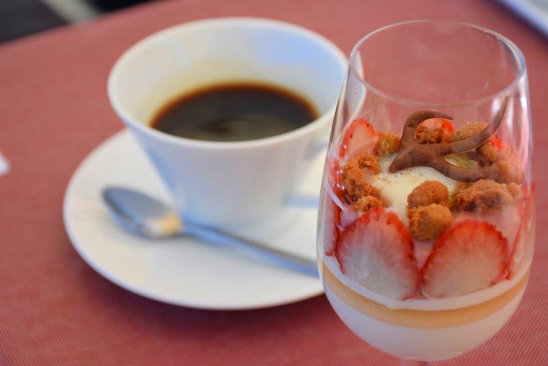 ランチのデザート「フルーツパフェ」