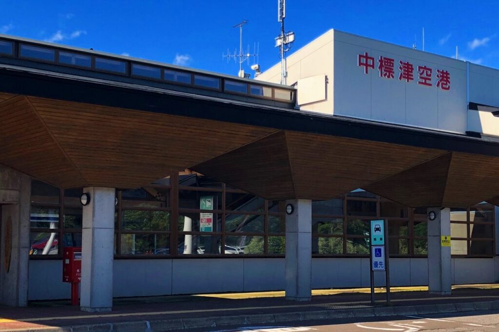 国内初の木造建築の中標津空港ターミナルビル