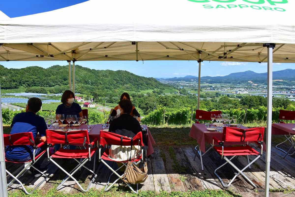 小樽の｢歴史的建造物｣ホテルでディナーを楽しむ～『ぶどう畑でレストラン』ツアー紹介㊤〈編集長☆発〉