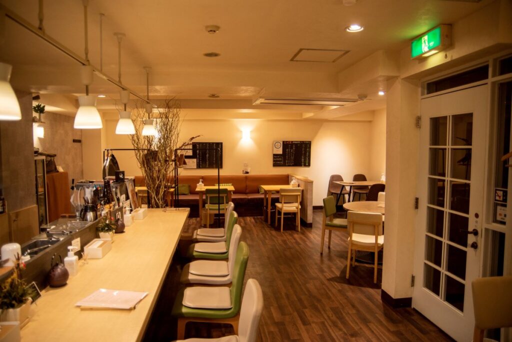 西洋料理･麺 ヌイユのシックで落ち着いた店内