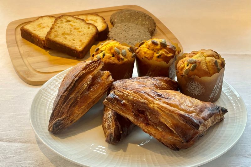 詰め合わせ4種セットのアップルパイ、マフィン、クッキー、パウンドケーキ