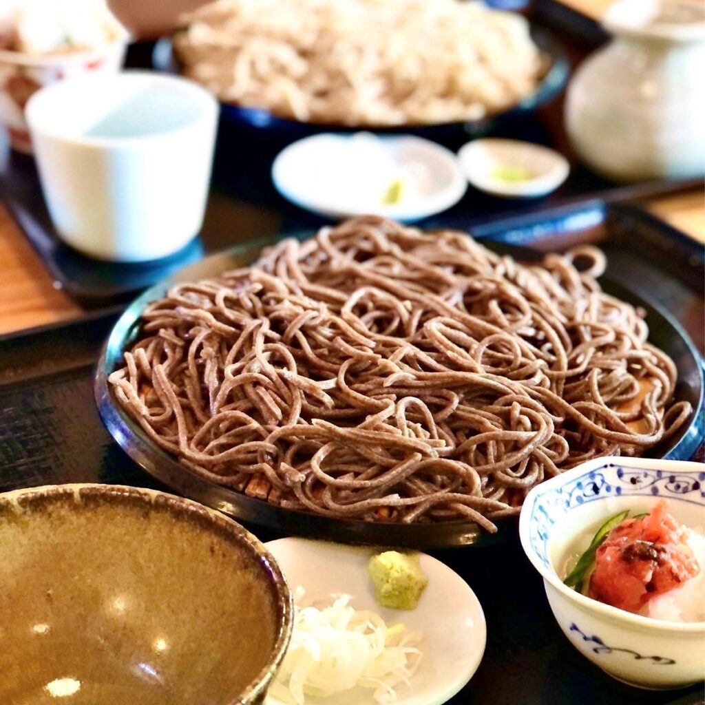 十割そばで提供された梅おろしせいろ。