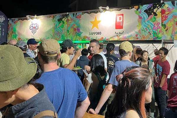 フェス会場に訪れた多くの海外からの観光客