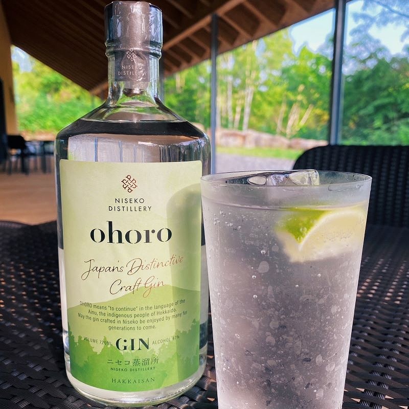 ニセコ蒸留所で造られ販売されているジン「ohoro GIN」のボトル