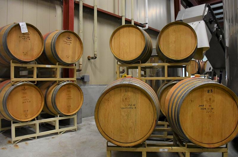 「はこだてわいん」のワイン樽